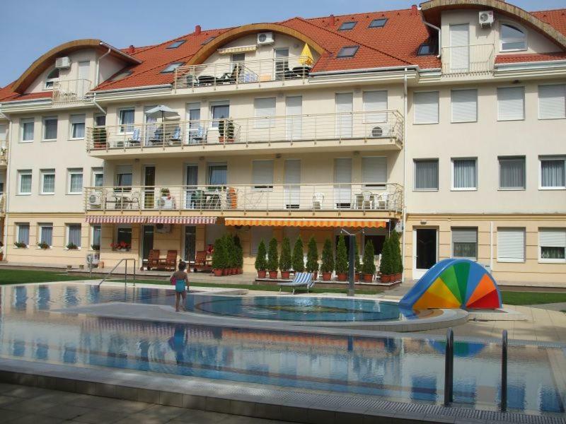 Relax Beach Apartman Hajdúszoboszló Exterior foto